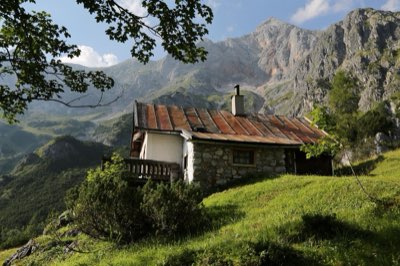 Booking Alpine Refuges: Planning Your Dream Trekking Stay