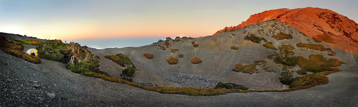 refuge alpin avec tente