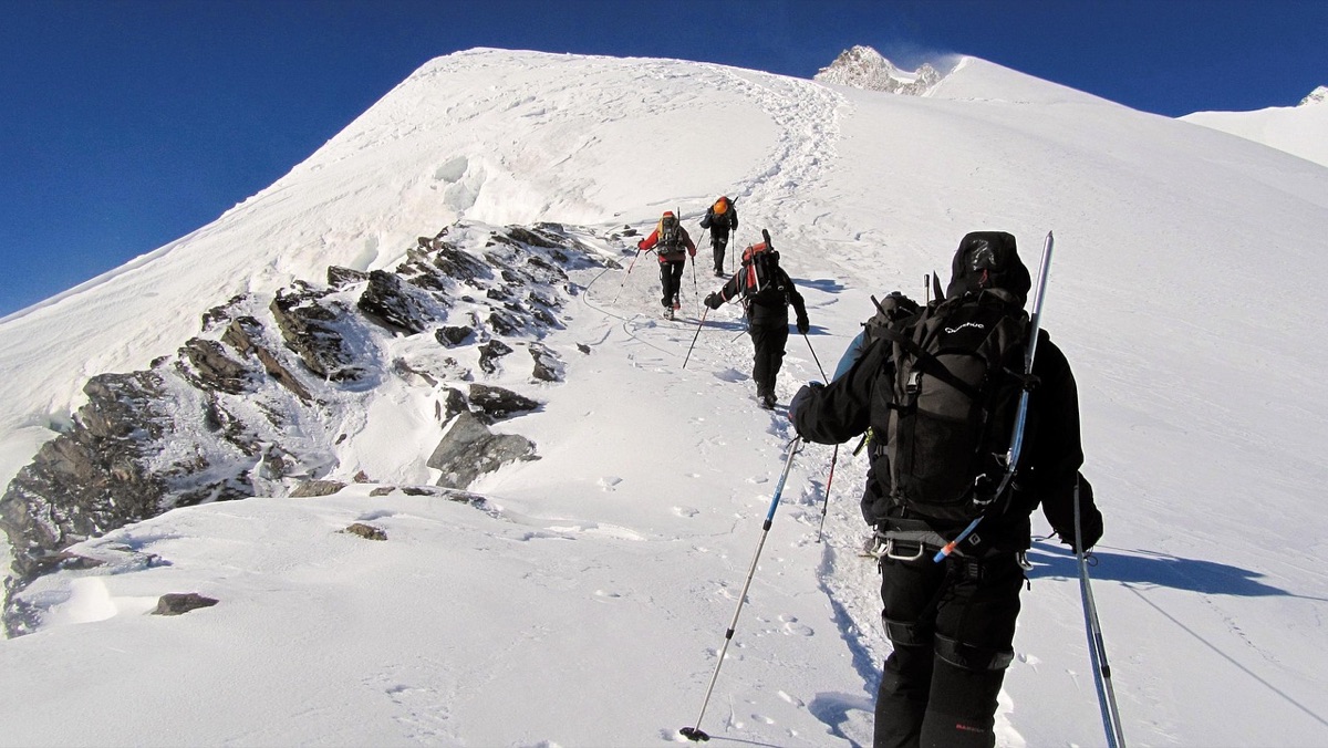 Altitude climbing equipment