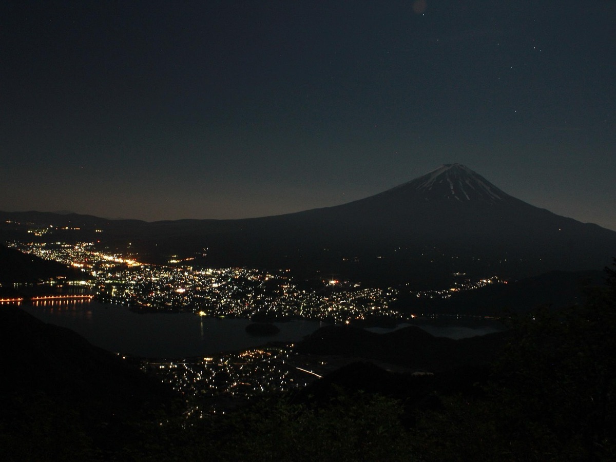Mountain lodge on Fuji-san trail