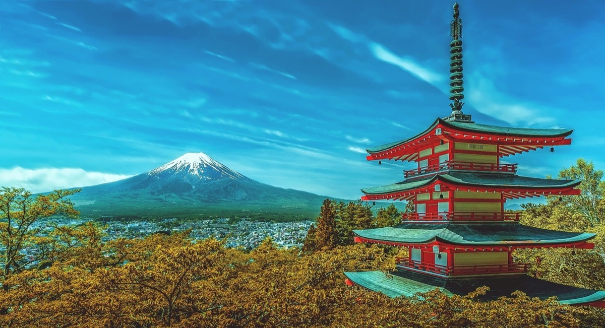 hiker no topo do monte fuji