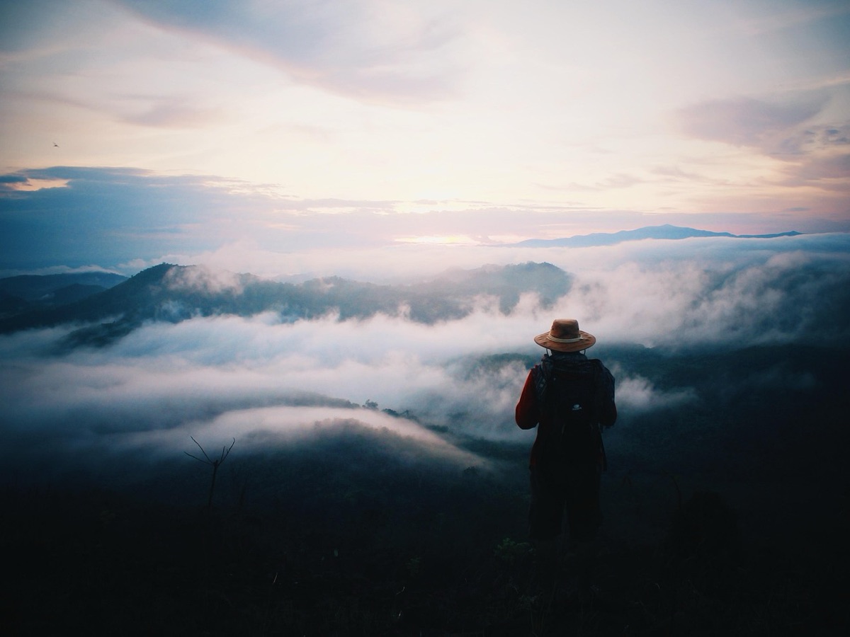 Équipement de trekking sur une montagne