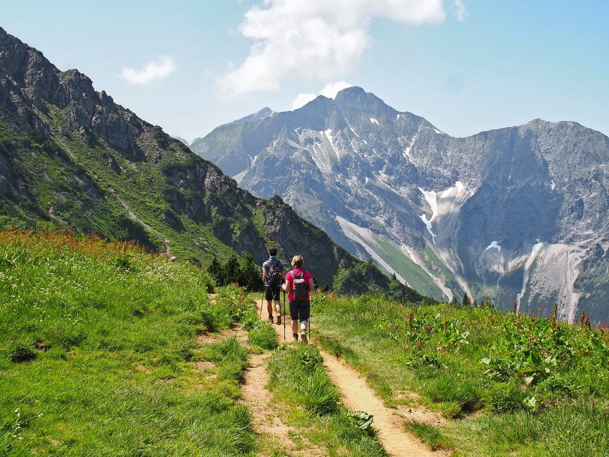 Elevation markers on a mountain trail showing technical features