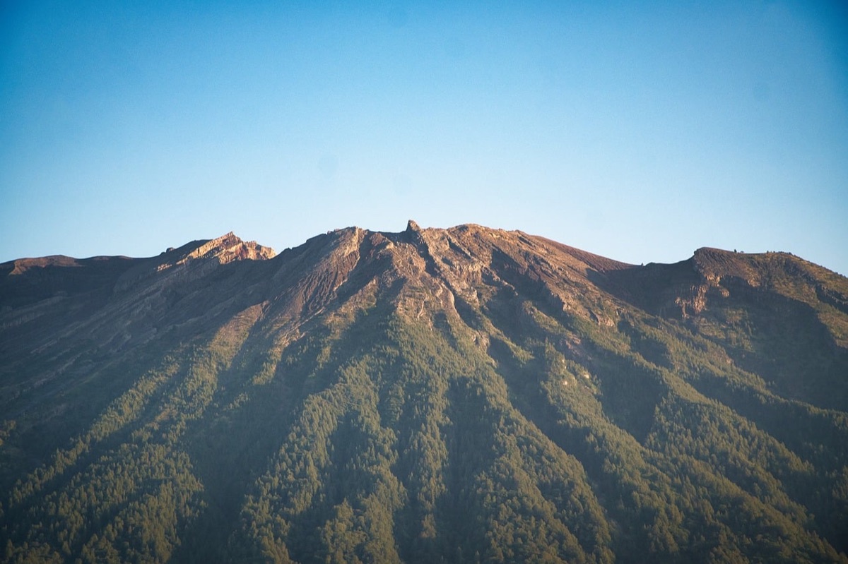 Traccia di mountain con terrain roccioso